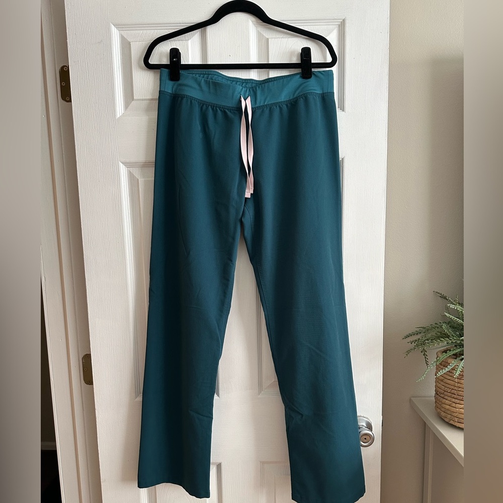Figs Livingston scrub pants size medium